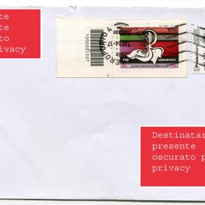 Progetto Dante Alighieri con codice a barre isolato su busta
